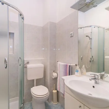 Ljerka 1009 Konukevi